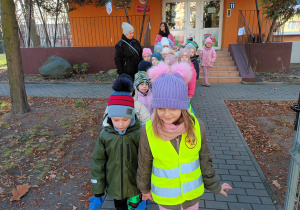 Wyjście Misiaczków z babcią Emilki i Armina na wspólny spacer.