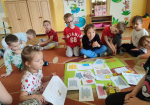 Wspólne układanie haseł na pracy konkursowej.