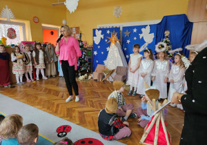 Pani Ania zaprasza na Jasełka.