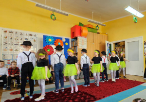 Dzieci podczas tańca