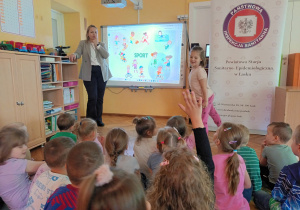 Lilia potrafi zrobić „ Jaskółkę”.