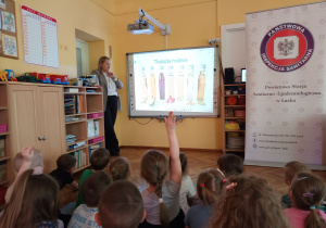 Tłuszcze należy spożywać w małych ilościach.