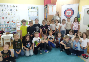 Wspólne zdjęcie Pani Patrycji z grupą V.