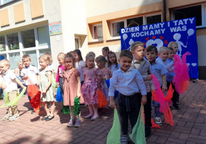 Dzieci z grupy „ Krasnoludków” podczas tańca „ głantanamera”