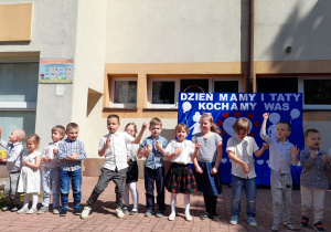 „Żabki” podczas występu z okazji Dnia Rodziny.