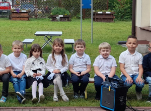 „Żegnamy przedszkole” uroczystość ukończenia przedszkola w grupie „Żabek”