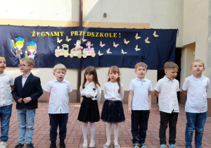 6- latki śpiewają Hymn przedszkola.