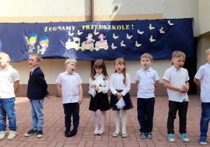 Starszaki podczas wspólnego śpiewania przygotowanych piosenek.