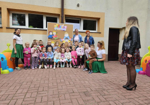 Pani Dyrektor składa dzieciom z okazji Dnia Przedszkolaka serdeczne życzenia.